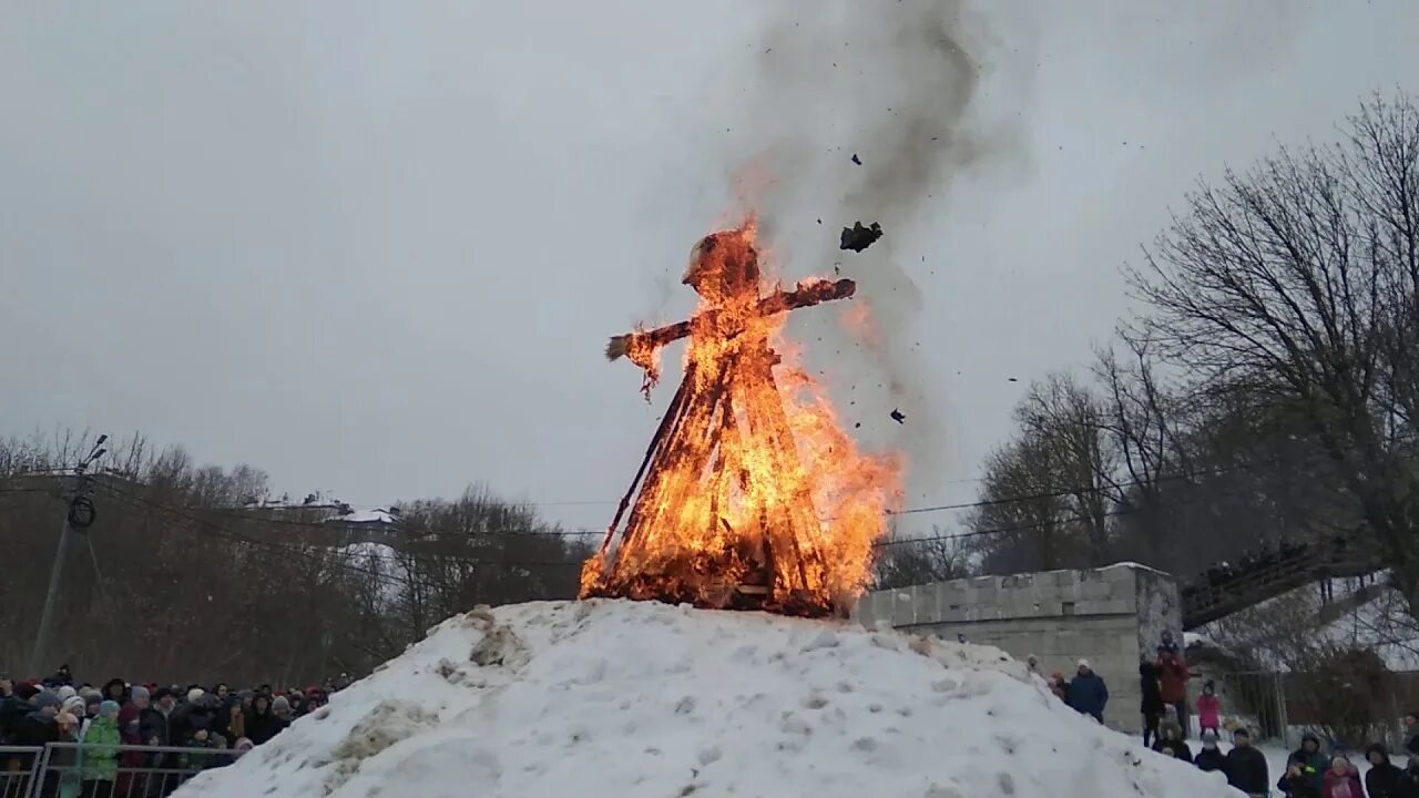 Театральная площадь масленица 2024. Масленица Муром. Сжигание чучела Масленицы. Масленица в Муроме. Масленица 2021.