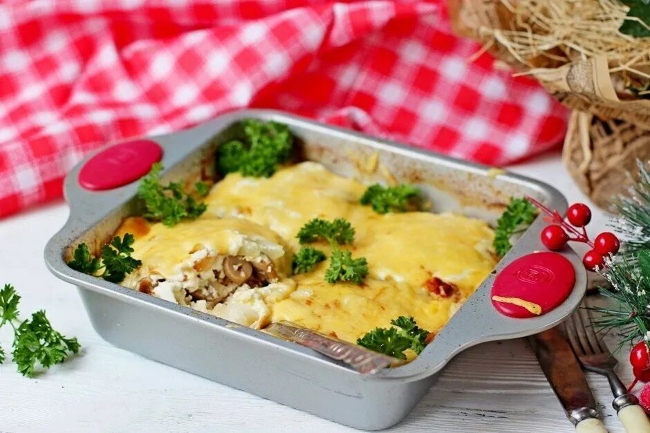 Мясо по французски без майонеза в духовке. Мясо по-французски с картошкой. Мясо по французски без майонеза. Мясо по французски без майонеза в духовке. Мясо по-французски в духовке.