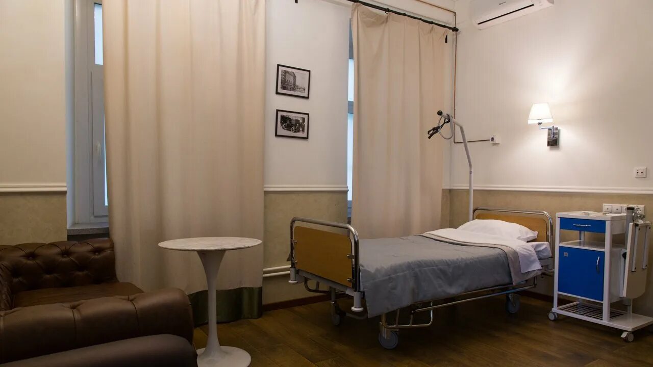 Палаты в клинике семейная. Клиника семейная площадь ильича. Семейная клиника госпитальная площадь 2с1. Клиника семейная на улице сергия радонежского. Госпитальная площадь дом 2 стр 1.