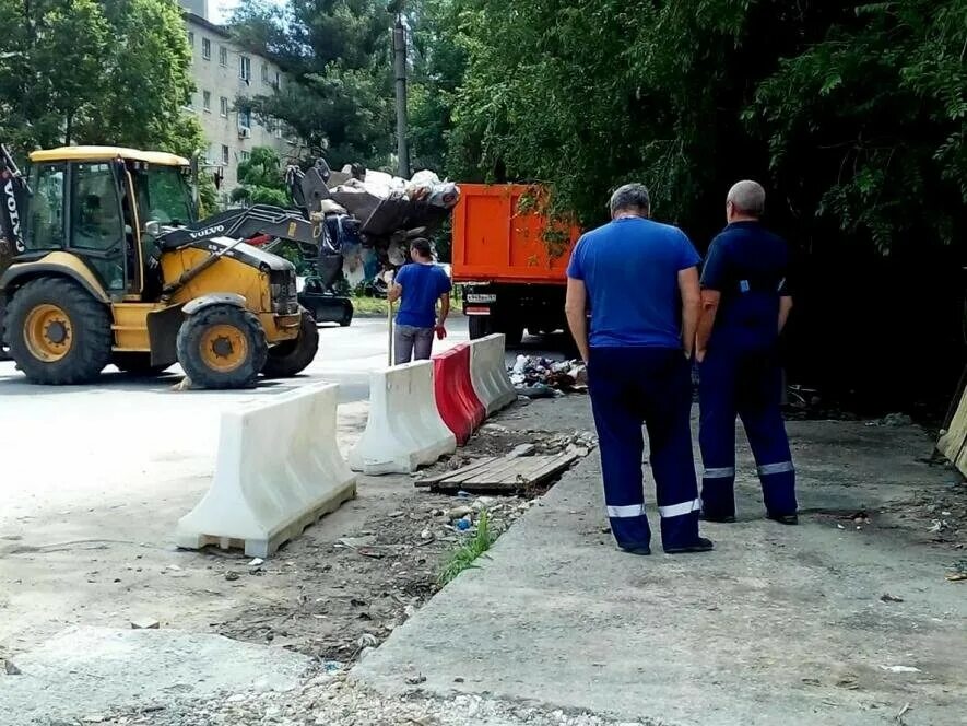 УЖКХ Батайск. Главный Архитектор Азовского района. Начальник управления ЖКХ Батайска. Объявление вывоз мусора, уборка.