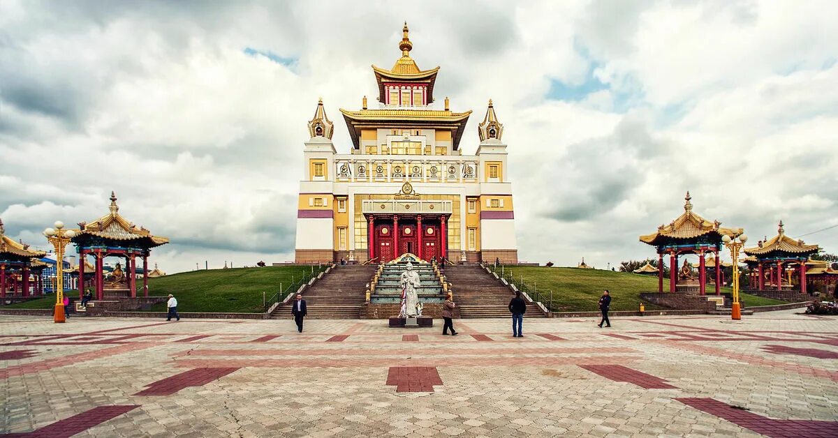 «золотая обитель будды шакья-муни». Калмыкия элиста. Калмыкия 2024. Элиста центр. Калмыкия 2024.