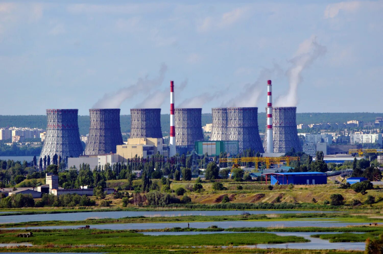 Нововоронеж Южная Промышленная зона. Городской округ город Нововоронеж. Нововоронеж Воронежская область. Трубы атомной станции города Нововоронеж. Составляют промышленные города в