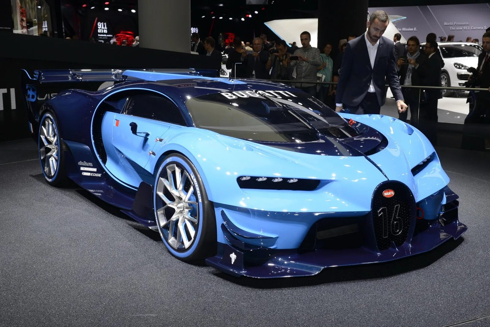 Название новой машины. Bugatti Vision Gran Turismo 2015. Bugatti Chiron концепт 2020. Бугатти Вейрон 2021. Бугатти Вейрон 2020.