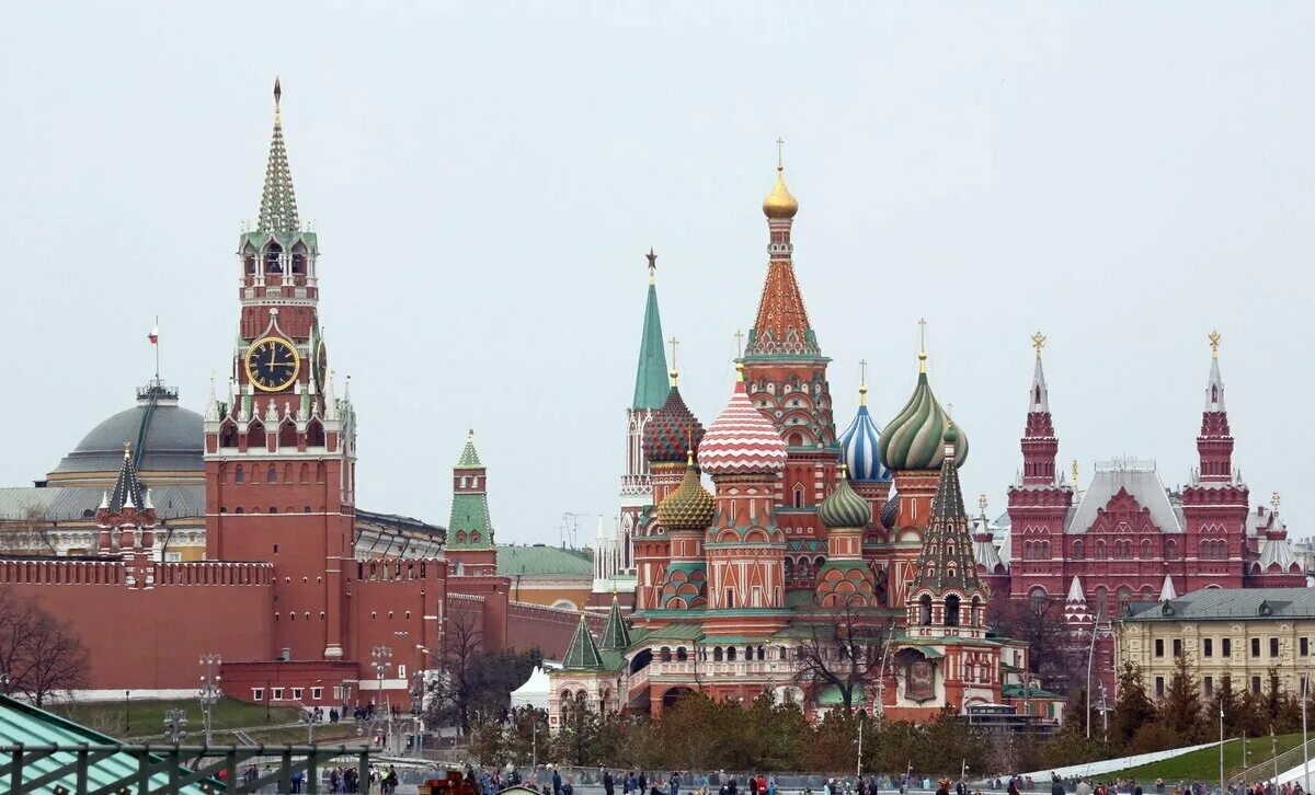 Кремль 21. Кремль красная площадь спасска. красная площадь символ москвы. 3. московский кремль и красная площадь. москва 21 век красная площадь.
