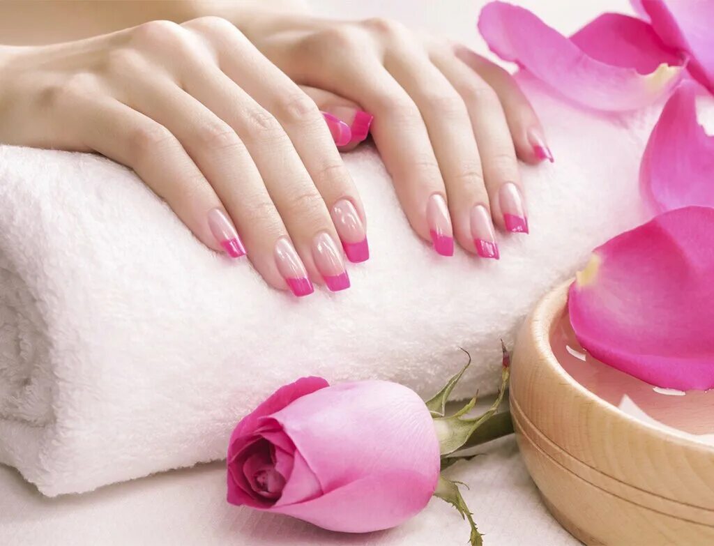 Manicure pedicure. Профессиональный маникюр. Маникюр и педикюр. Салон маникюра. Красивый маникюр.