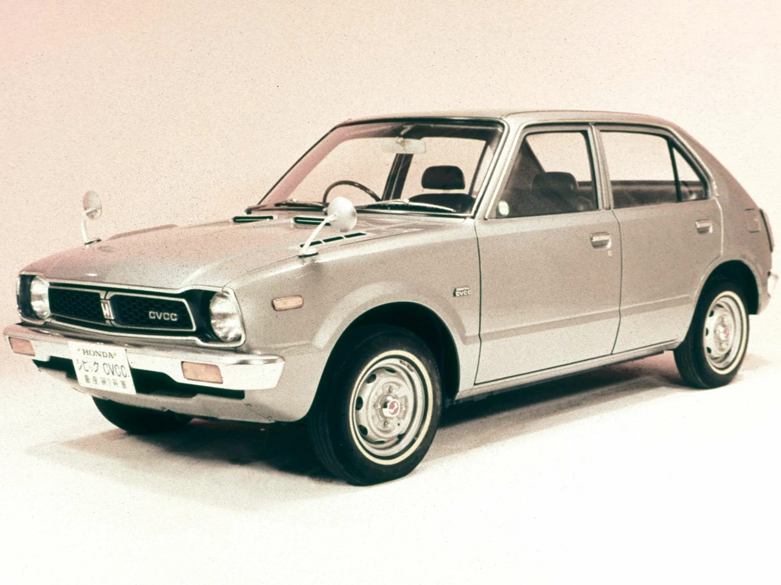 Honda Civic 1 поколение. Honda Civic 1973. Honda Civic 1972. Honda Civic 1 поколение хэтчбек 1972. Первое поколение автомобилей