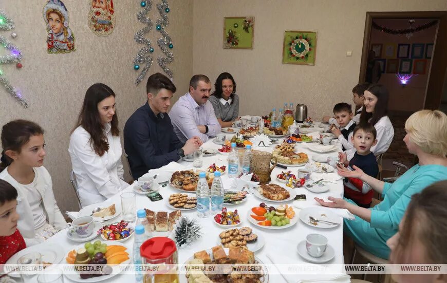 Виктор Лукашенко поздравил воспитанников детского дома семейного типа в Оршанско