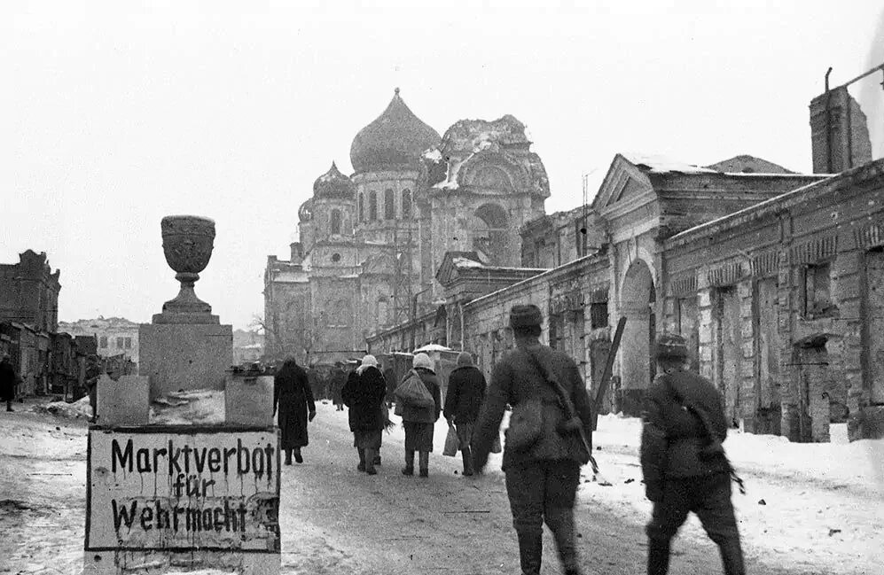 Первое освобождение ростова. Разрушенный Ростов на Дону 1943. Ростов на Дону 1943 год освобождения. Немцы в Ростове на Дону 1942. Оккупация Ростова на Дону 1942.