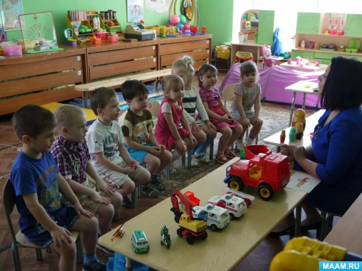 Занятие в ДОУ. Старшая группа детского сада. Дети на занятии в детском саду. Младшая группа в детском саду.