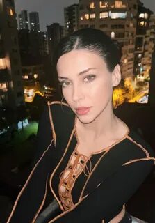 10. Son olarak iç çamaşırsız pozlarını sosyal medya hesabından yayınlayan D...