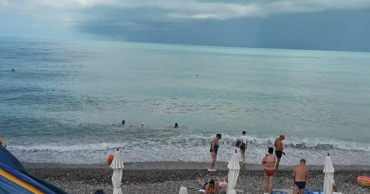 Где чистое море в краснодарском крае 2025. Черное море лазаревское. море краснодарский край 2025. краснодар черное море. краснодарское море пляж дельфин.