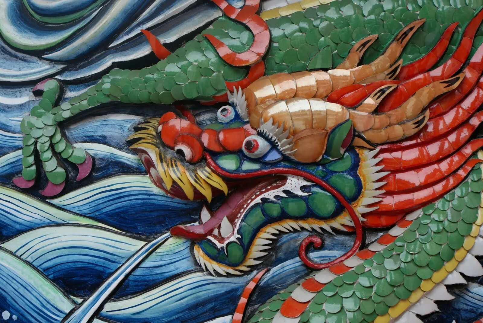 Мозаик драгон. Китайский дракон мозаика. Китайский дракон Мозаичное панно из дерева.