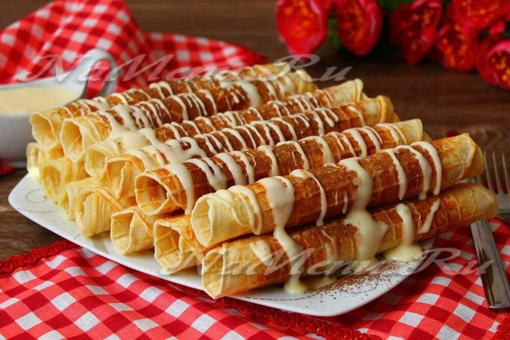 Рецепт трубочек со. Рецепт трубочек со. Трубочки со сгущенкой 2,2кг/айвазян. Трубочки из вафельницы. Вафельные трубочки со сгущенкой.