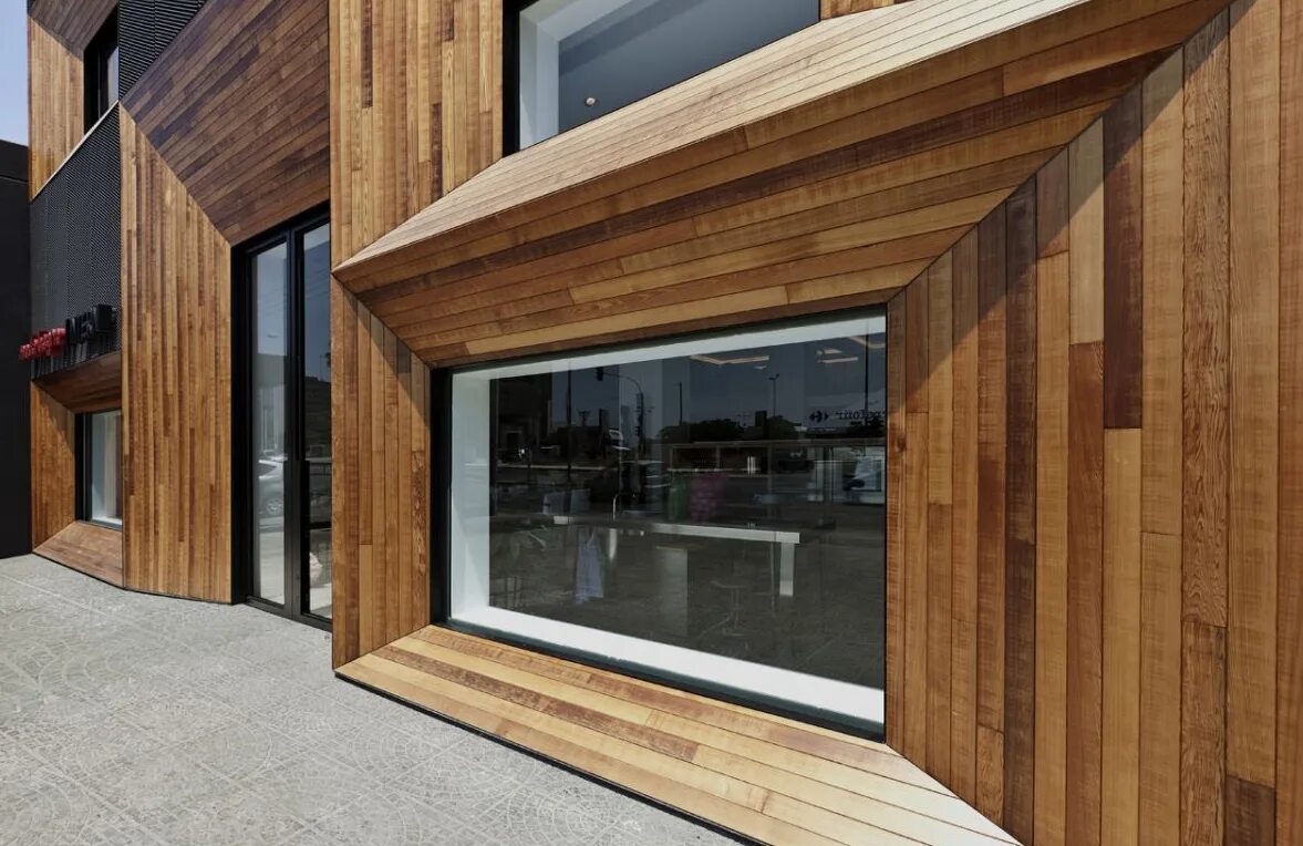 Облицовка деревом. Фасад деревянного дома. Планкен фасад мск. Планкен лиственница в интерьере. Планкен монтаж.