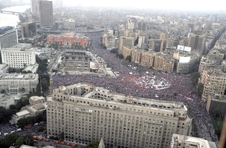 30 июня 2011. Каир треугольный дом в Тахрир. 30 June Egyptian Revolution. How much of Egypt would Flood.