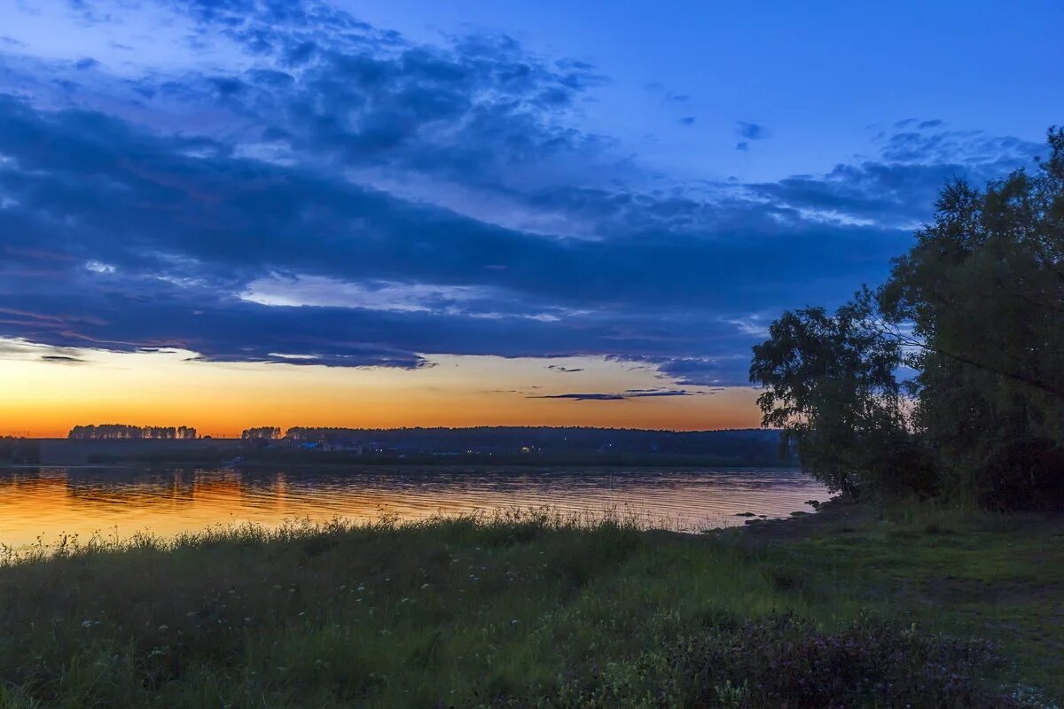 вечереет на реке. солнце село. под зарю вечернюю. пятница закат тихий вечер. под зарю вечернюю.