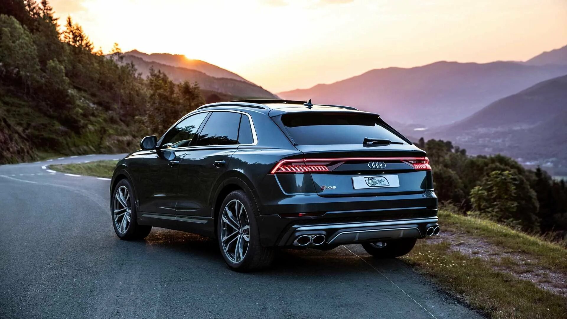 Q sq s. Audi q8 2020. Audi sq8 2020. Audi q8 Sportback. Ауди джип q8.