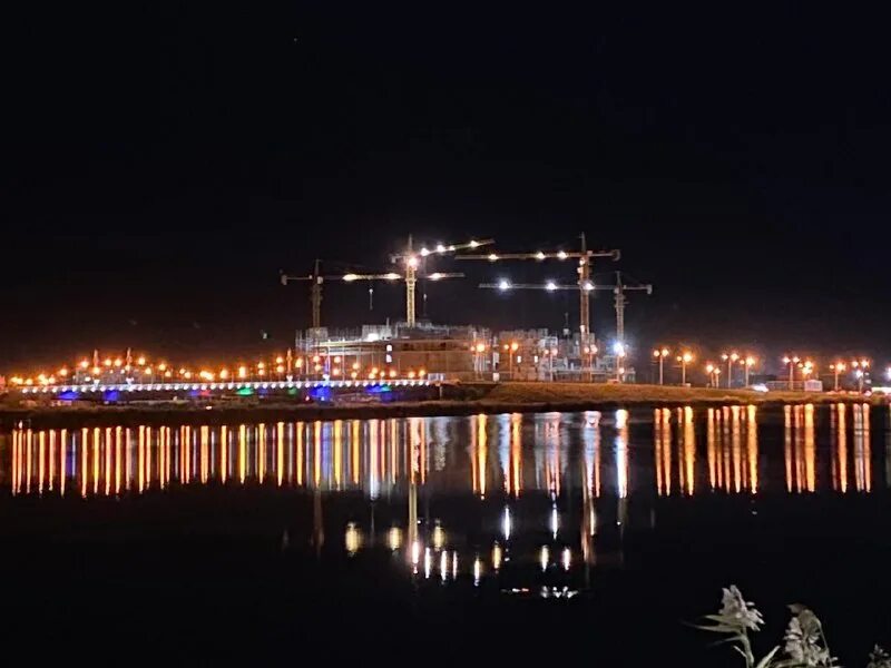 Якутск вечер. Вечерний город. Вечерний город. Ночной город якутск. Город якутск ночью.