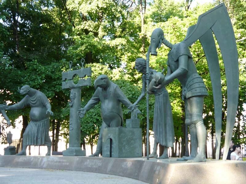 Худшие человеческие пороки. Памятник грехам Шемякин. Статуя грехов в Москве семь смертных. Шемякин памятник порокам. Памятник дети жертвы пороков взрослых в Москве.