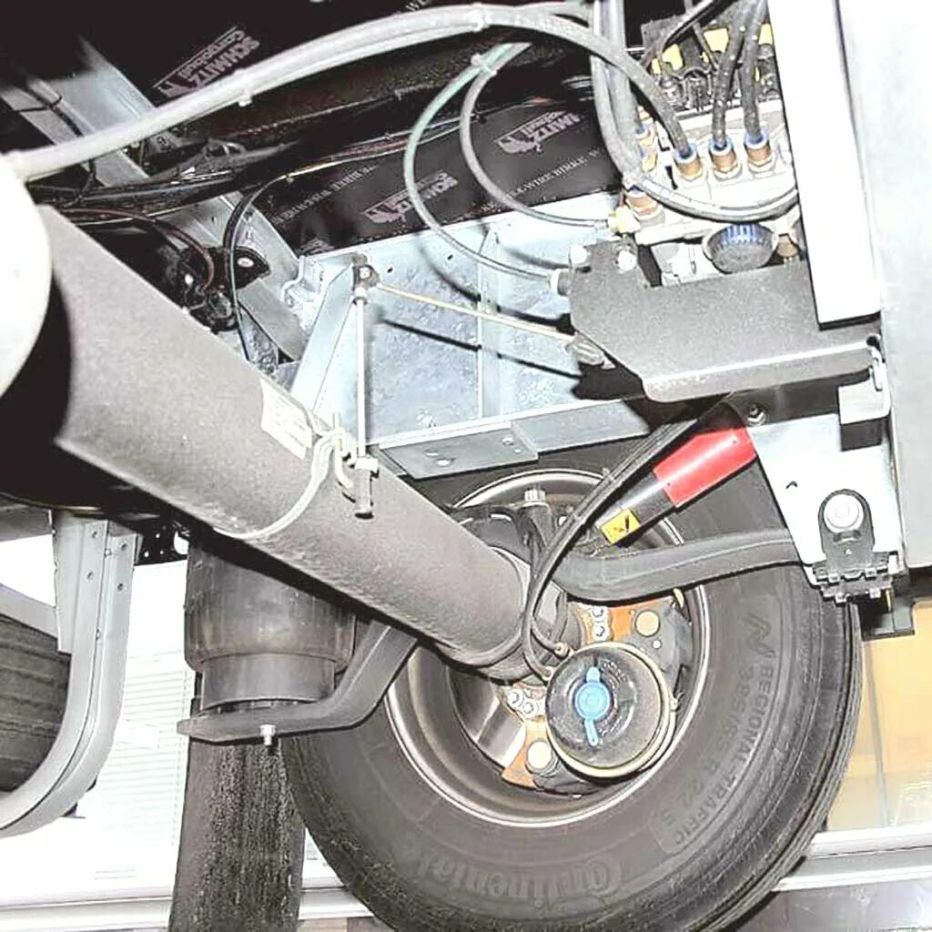 подвеска полуприцепа шмитц. полуприцеп шмитц пневмоподвески. кронштейн подъема оси полуприцепа saf. пневмоподушка на полуприцеп сеспель r810. пневмоподвеска полуприцепа шмитц.