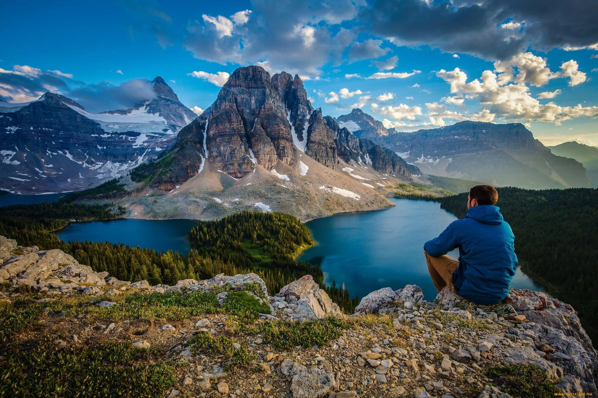 Невероятные горы. Гора ассинибоайн, Британская Колумбия, Канада. Красивый вид на горы. Красивые виды гор. Природа горы.