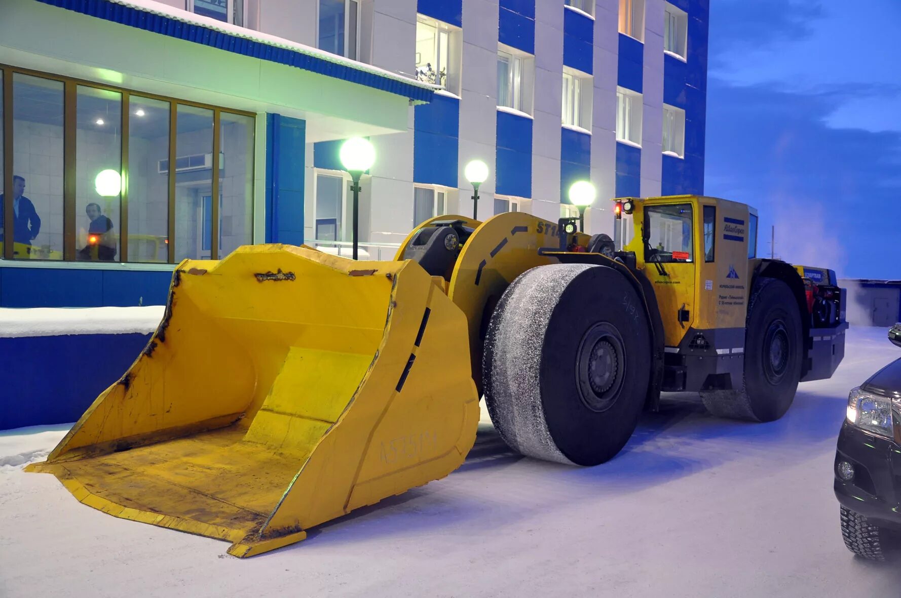 Шахтный погрузчик ПДМ. ПДМ Atlas Copco. Погрузочно-доставочная машина Scooptram st1030. St2d ПДМ.