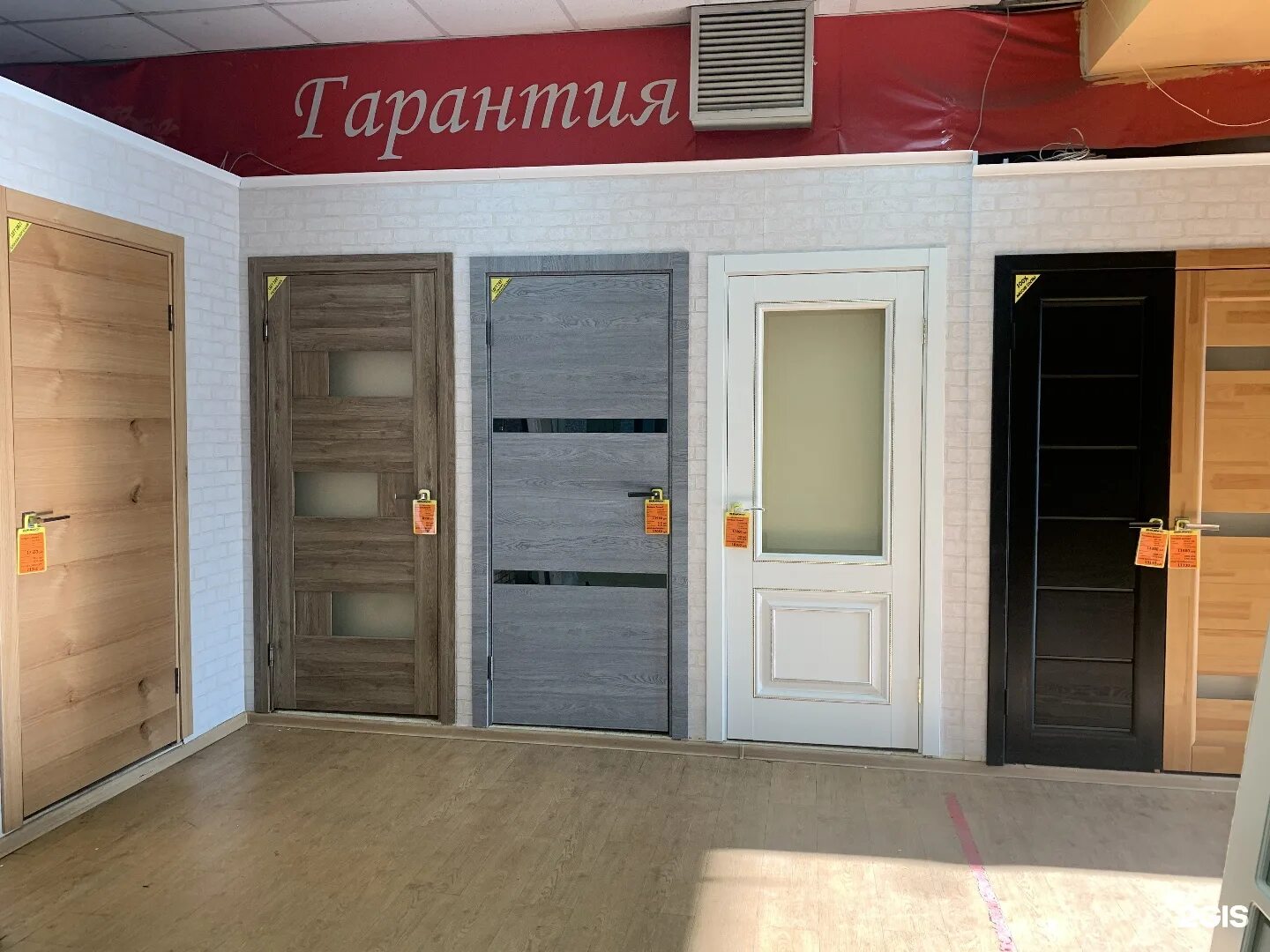 Дверная ярмарка. Выставка дверей. Двери хабаровск. Склад дверей,,ярмарка дверей,,,в, г тюмень на улице коммунистическая. Ярмарка дверей.