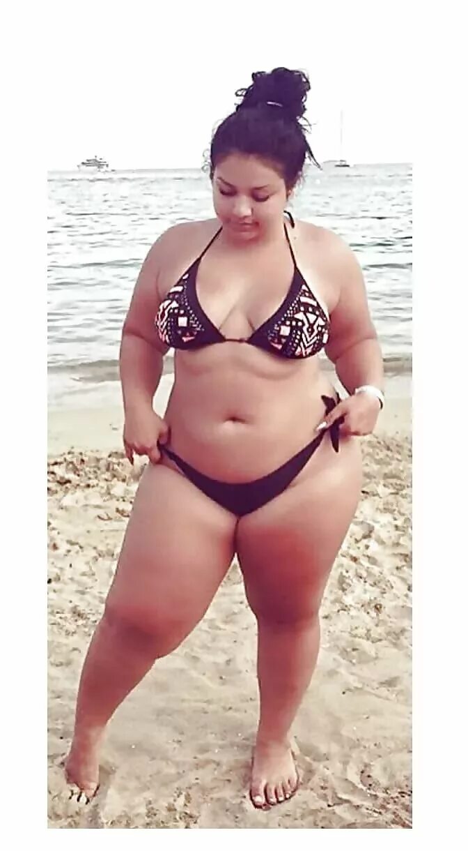 Chubby hardcore. Чубби Юнг. Diana Sirokai толстая. Толстушки в купальниках на пляже.