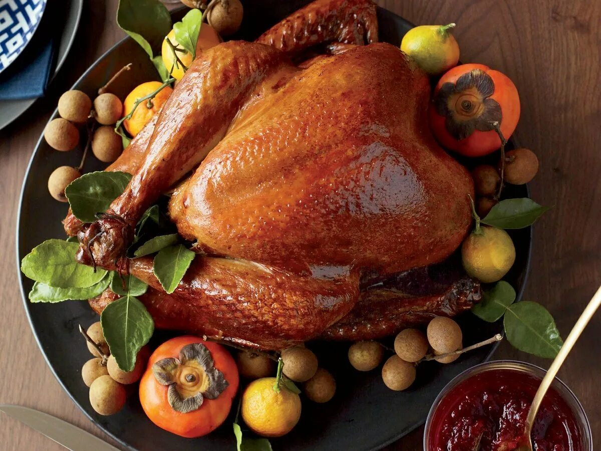 Копченая курица яблоко. Индейка на день Благодарения. Индейка на день Благодарения в США. Индейка Thanksgiving Turkey inside. Индюшка на день Благодарения.