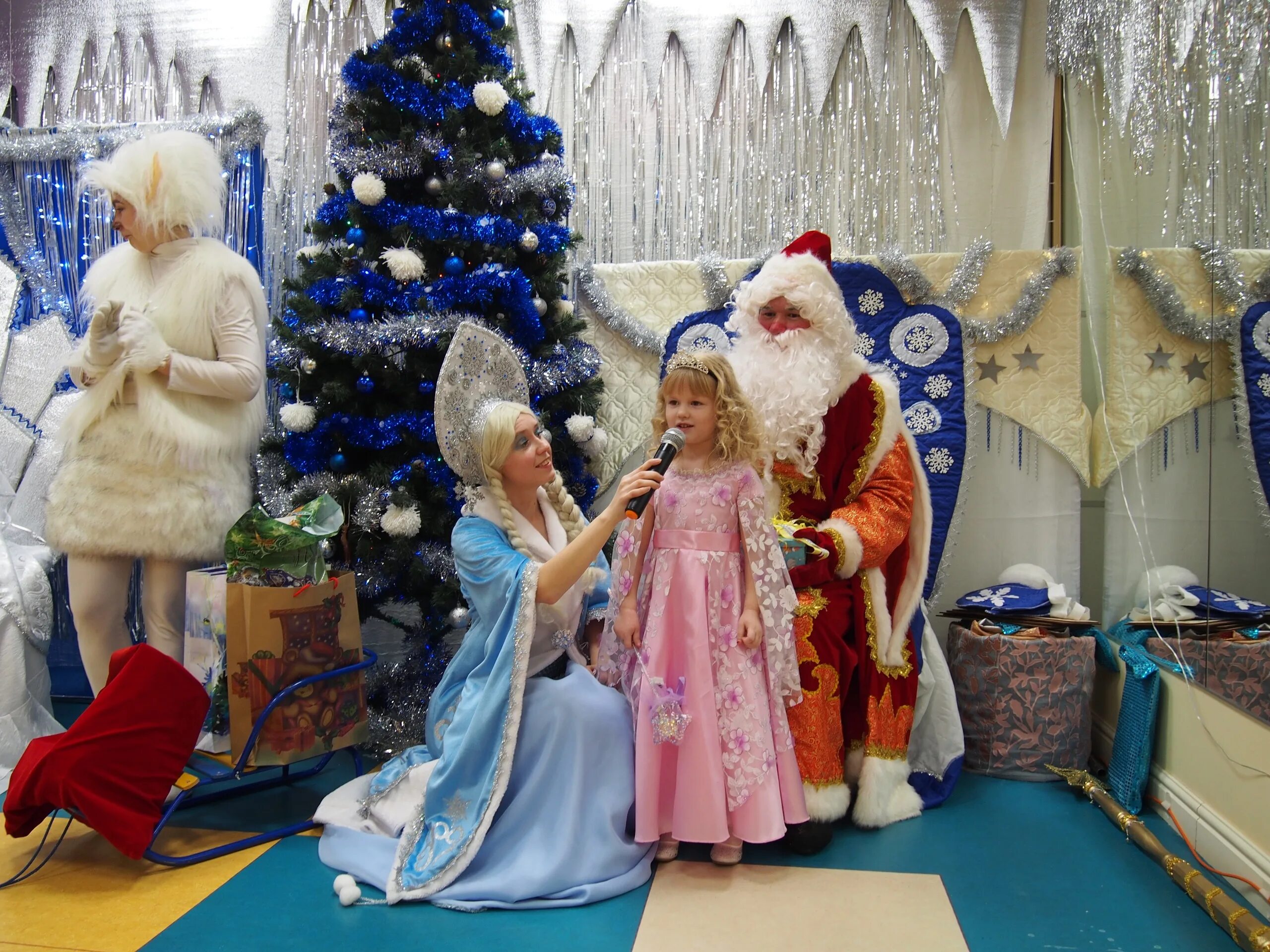 Красная площадь новый год. Новогоднее представление. Д31 декабря новый год. 32 декабря новый год. С наступающими новогодними праздниками.