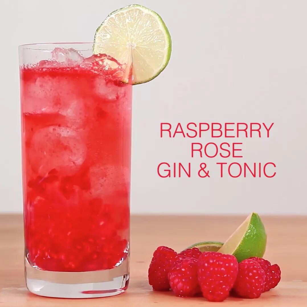 Розовый джин тоник. Rhubarb rose джин. Коктейль с розовым джином. Розовый джин тоник. Розовый джин тоник.