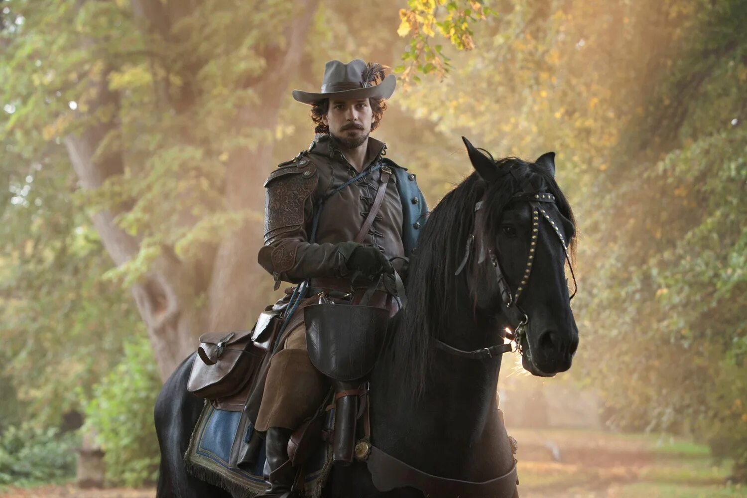 Сантьяго кабрера арамис. Получается как у алисии арамис из каталонии. Мушкетер на коне. Три мушкетёра 2013 атос портос арамис и д артаньян. Три мушкетера 2013 арамис.