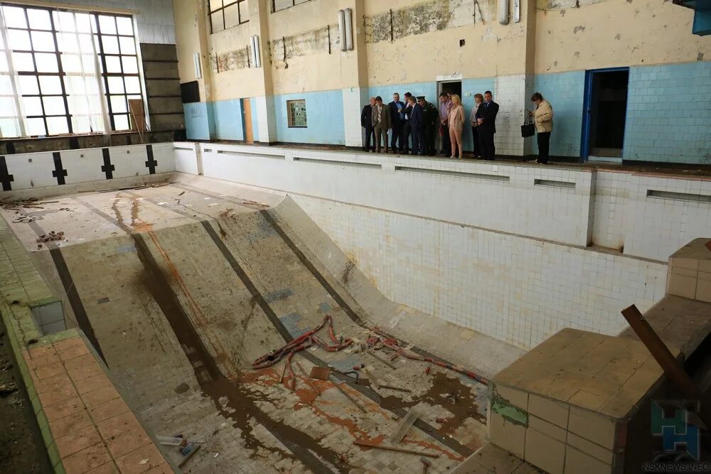 Бассейн в калининском районе. Бассейн дельфин пашино. бассейн дельфин новосибирск. заброшенный бассейн пашино. бассейн ска новосибирск.