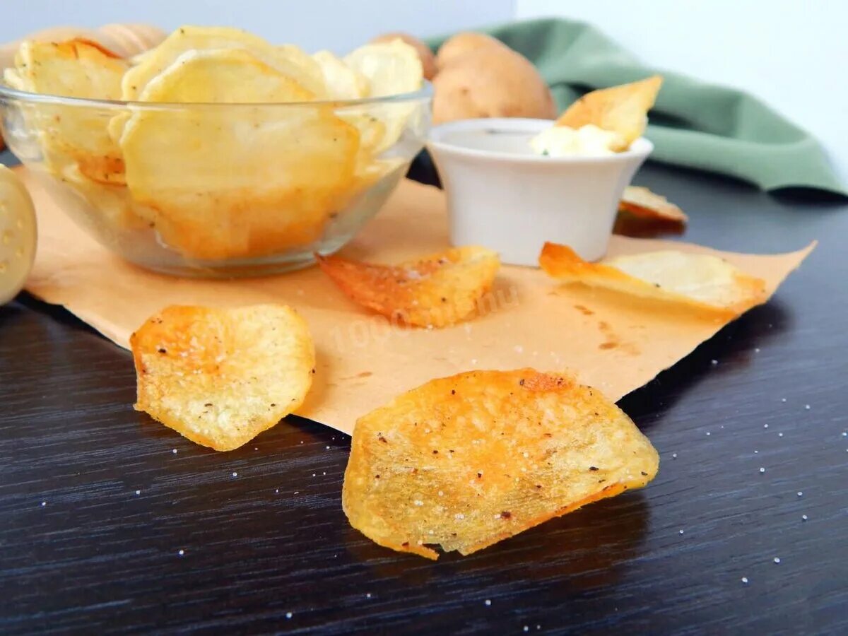 Чипсы. Картофельные чипсы. Домашние чипсы. Чипсы из картошки. Картофельные чипсы в домашних условиях в духовке