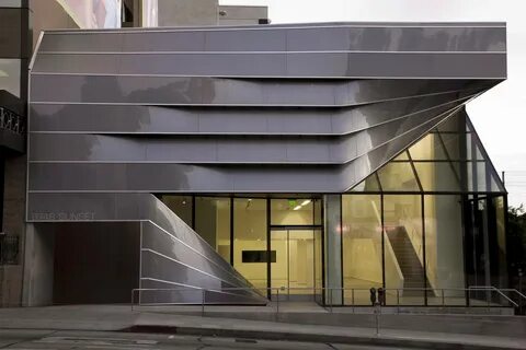 Gallery building