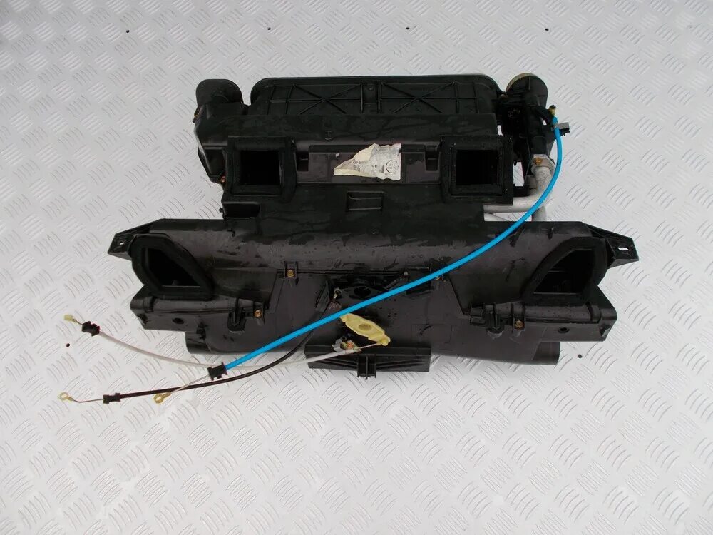 Корпус печки мерседес спринтер. Корпус отопителя мерседес спринтер 906. Mercedes sprinter 906 артикул моторчика печки. Корпус печки мерседес спринтер классик 311. Моторчик печки мерседес спринтер 906 кузов.