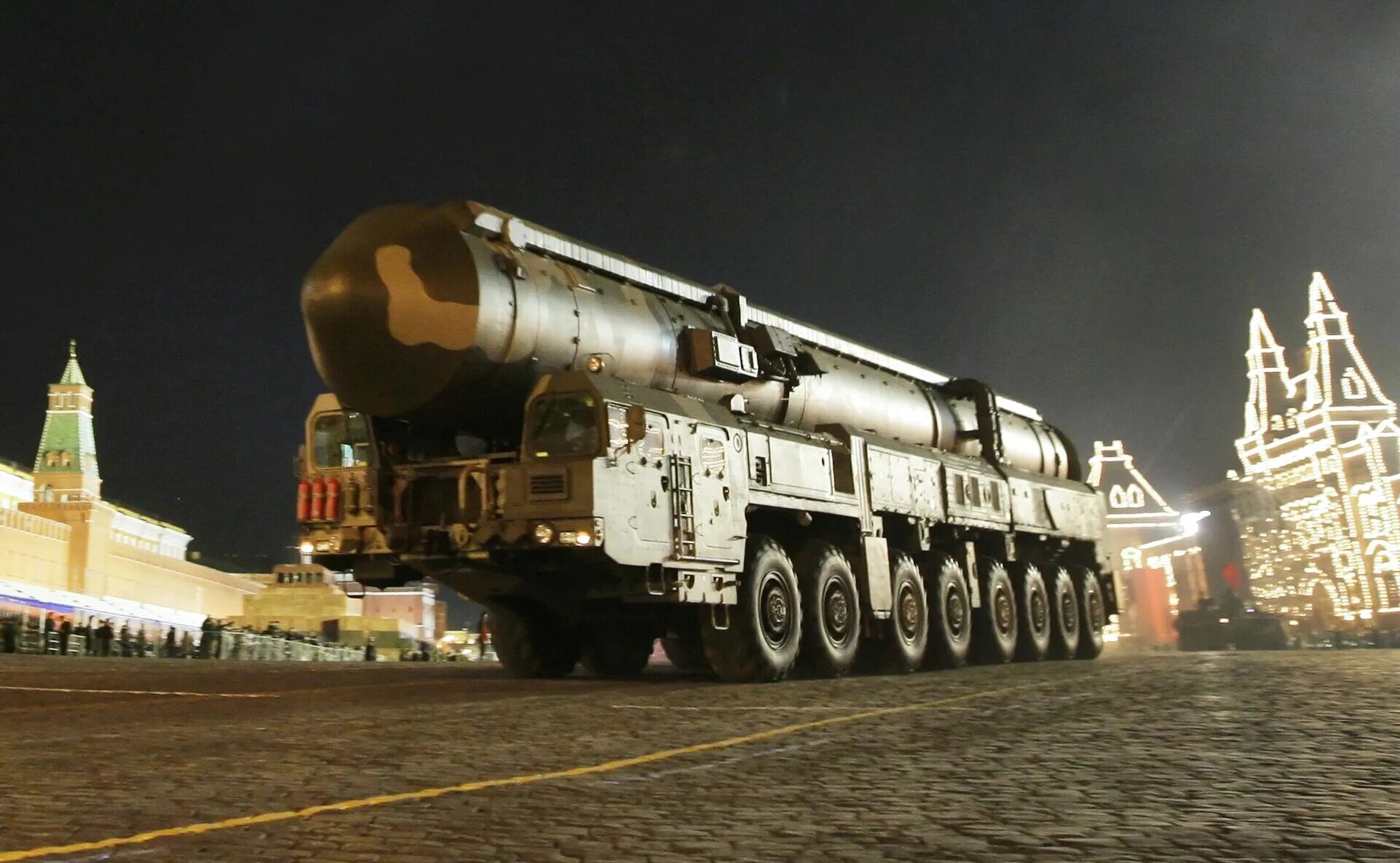 Баллистическая ракета тема. РТ-2пм2 «Тополь-м». Тополь-м баллистическая ракета. Тополь м 2022. Межконтинентальная ракета Тополь.