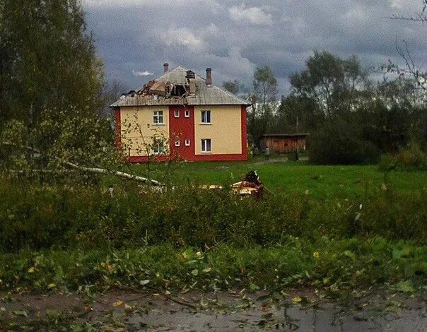 Погода в поддорье новгородской области. Поддорье Новгородская область. Смерч в Поддорье Новгородской области. Села Поддорье Новгородской области. Ураган в Новгородской области 2010.