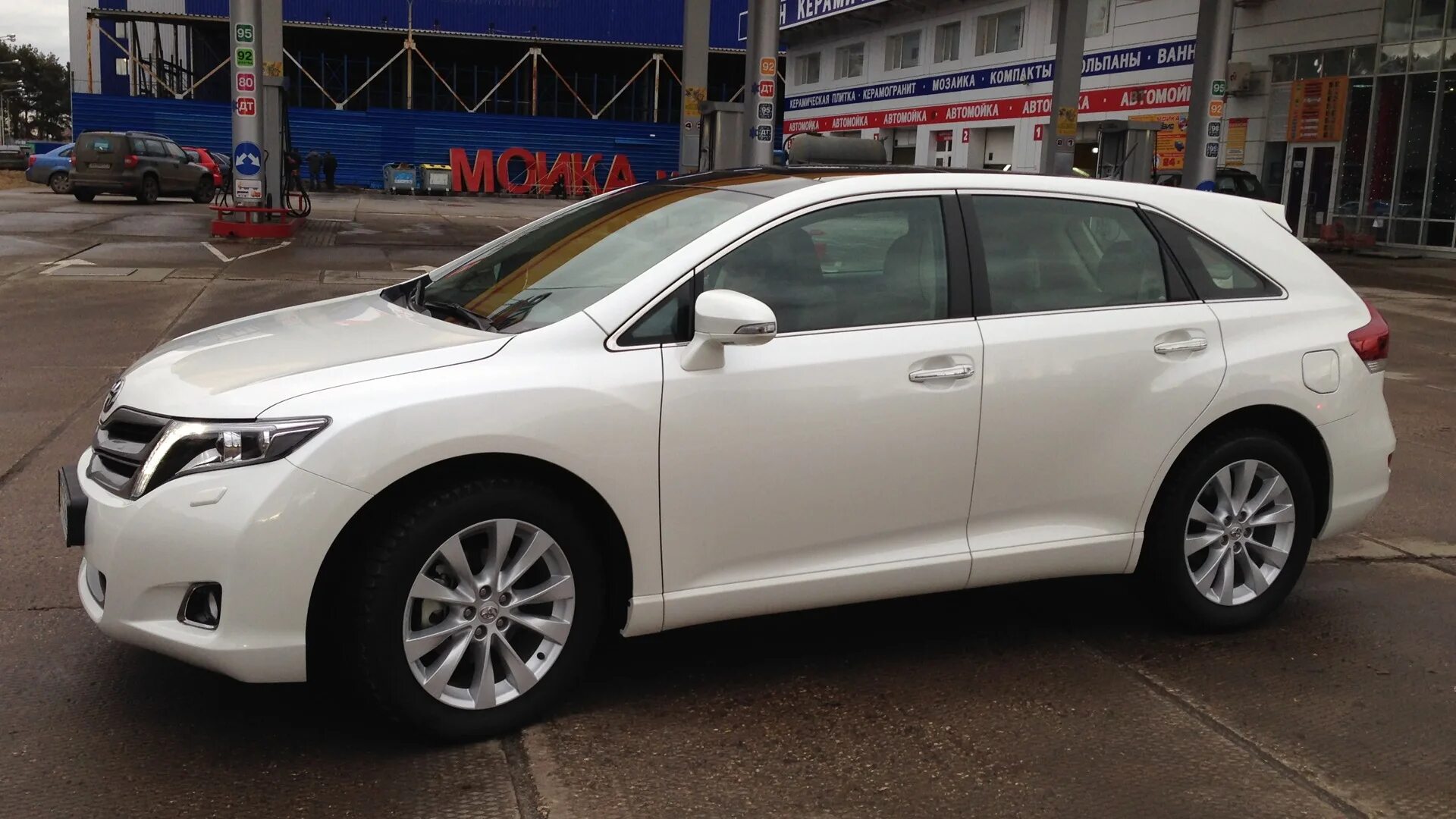 Купить венза с пробегом в россии. Toyota Venza 2014. Toyota Venza 2013 белая. Тойота венза 2014 белая. Тойота венза 2013 белая.