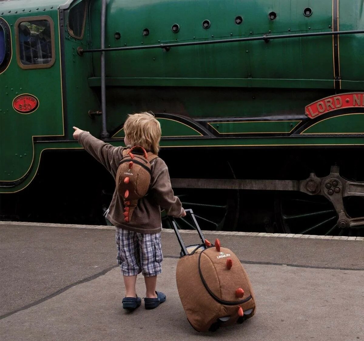 Путешествие с детьми. Поезда для детей. Чемодан для детей. Путешествие с детьми на поезде.