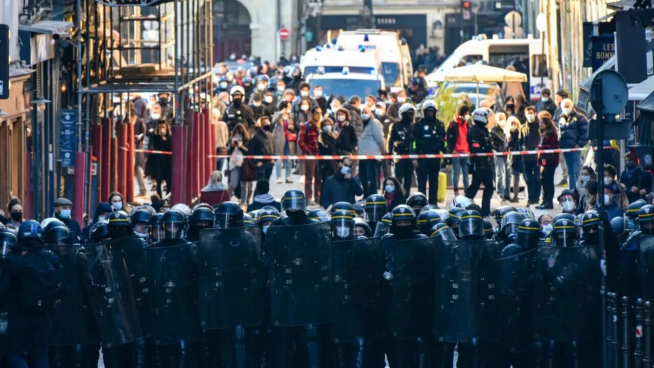 Протесты в Париже. Протесты во Франции. Милиция и полиция.