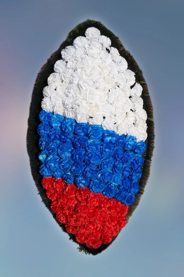 Траурный венок триколор. Траурный венок. Венок ритуальный триколор. Похоронные венки триколор. Венок ритуальный триколор.