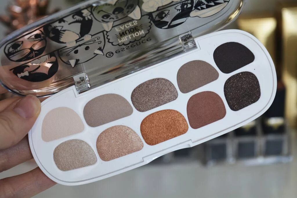 Essence палетка теней. Палетка эссенс. палетка теней эссенс. палетка essence salut paris. essence eyeshadow palette.