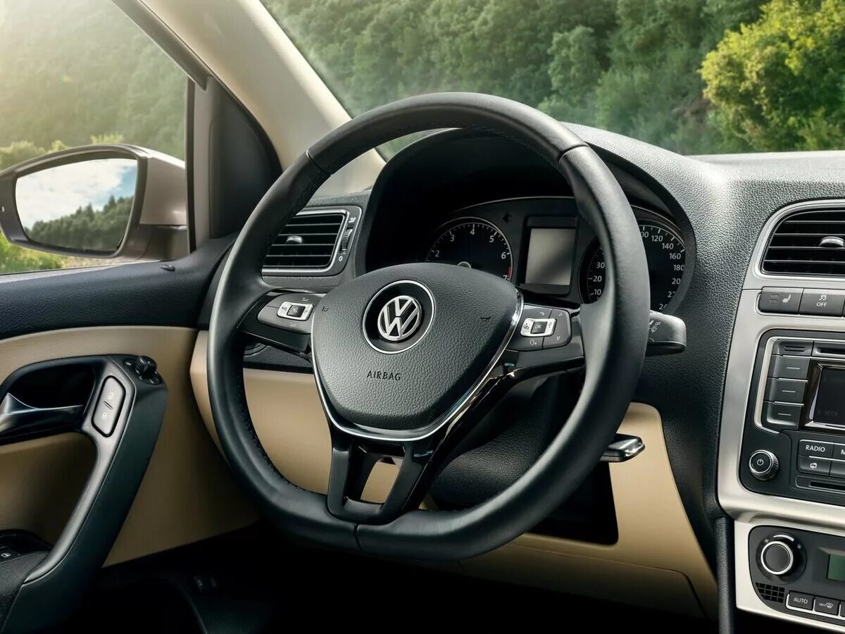 Поло интерьер. Volkswagen Polo sedan 2020 салон. Volkswagen Polo sedan 2018. Салон Фольксваген поло седан 2020. VW Polo sedan 2016 салон.