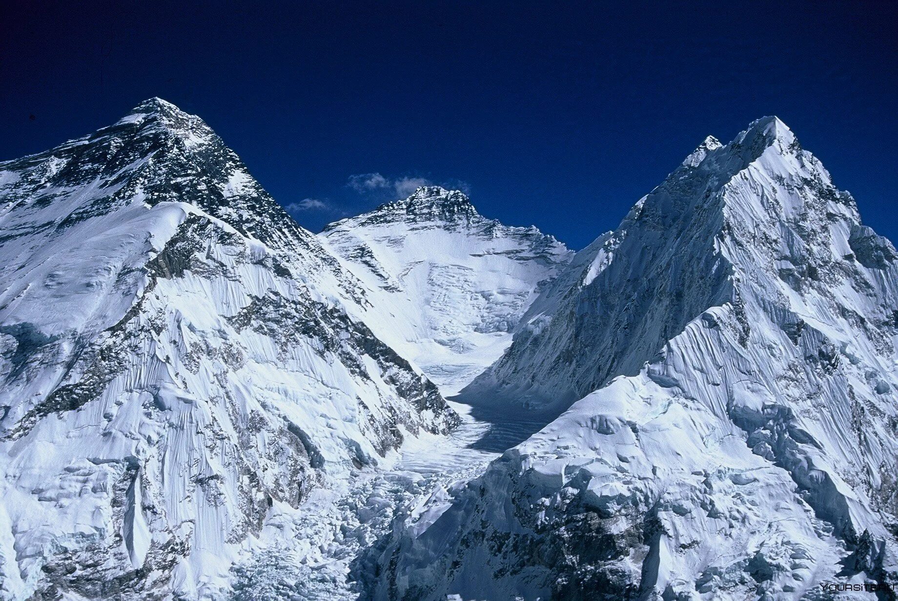 Mount everest is high in the world. Гора Эверест(Джомолунгма). Эверест 8к. Эверест гора пик Джомолунгма. Эверест 4:3.