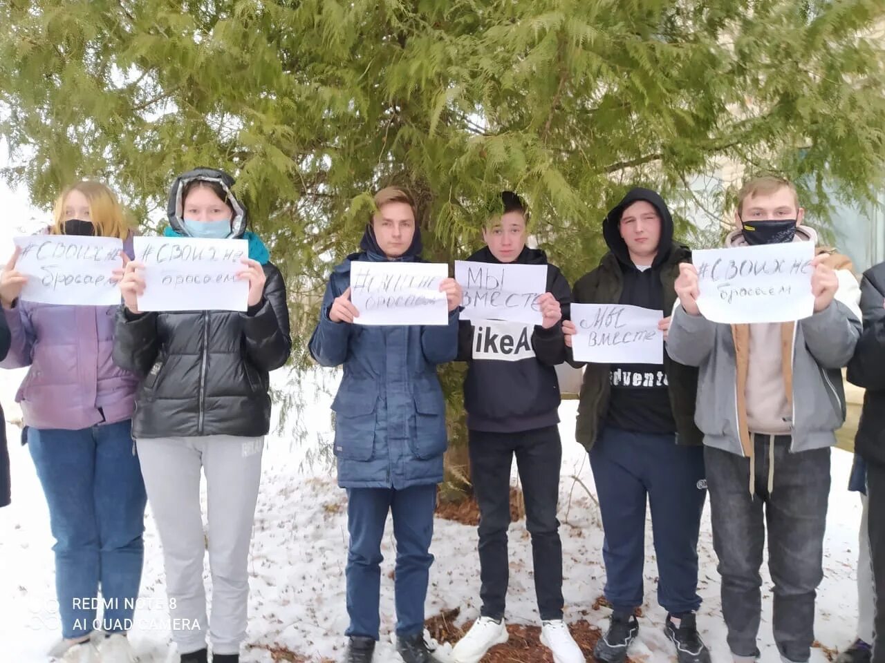 Акция днр и лнр в поддержку. Флешмоб в поддержку. флешмоб днр. флешмоб своихнебросаем.