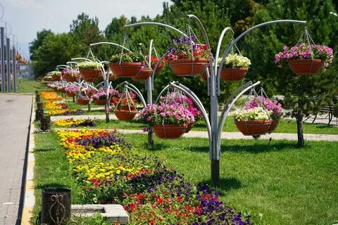 Металлические клумбы для цветов