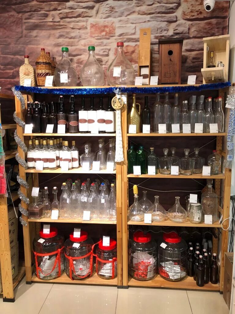 солодовы погреба уссурийск. рыболовный магазин в цокольном этаже. магазин в подвале. виноделие и самогоноварение. подвальные магазины.