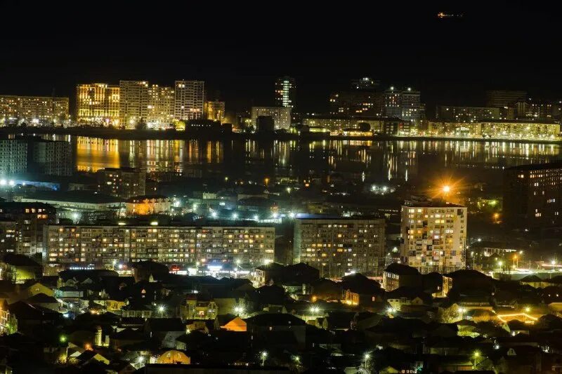 ночной тарки в махачкале. ночной воронеж. махачкала ночью. махачкала ночью. махачкала ночная башня.