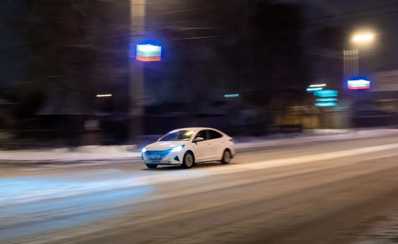 Автомобиль едет по дороге проезжая 15 метров. Милиция машина. Машина "полиция". Полиция авто. Розыск автомобиля.